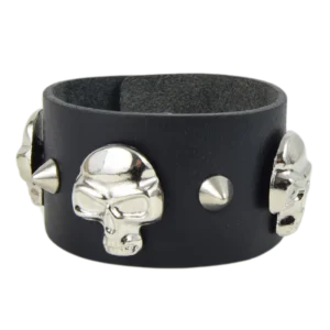 Bracciale Bogan in cuoio con borchie a teschio