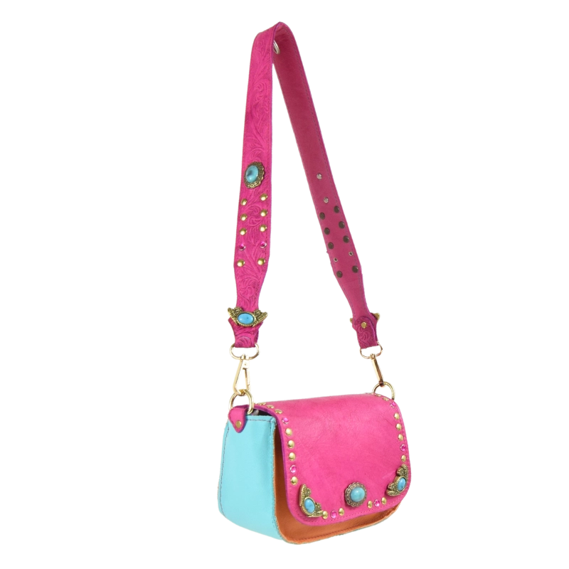 Borsetta in pelle colorata e borchiata con turchesi e strass