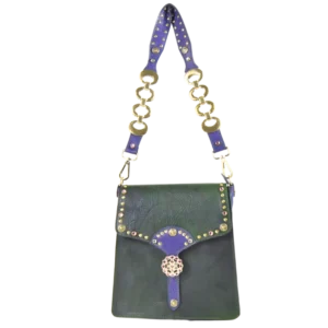 Borsa dalle medie dimensioni in cuoio verde e pelle viola. Impreziosita con strass viola