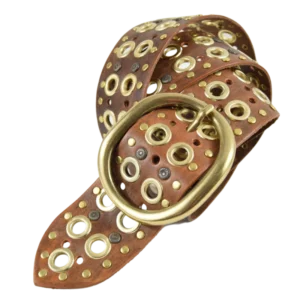 Cintura in cuoio borchiata a mano con occhielli oro e borchie ottone. Fibbia ovale color ottone