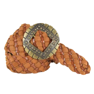 Cintura intrecciata in pelle e camoscio color cognac e adornata con fibbia tonda e impreziosita con strass ambra