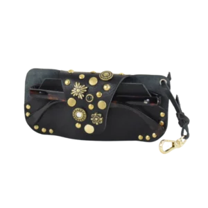 Custodia in pelle porta occhiali e borchiata con simil pietre nere e borchie color oro